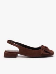 Brązowe czółenka bez pięty z kokardą. Brązowe czółenka damskie Ryłko, bez wzorów, z gumy, biznesowe, bez obcasa, na obcasie, bez zapięcia. Za 399.99 zł.