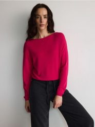 Sweter z wiskozą - fuksja. Czerwone swetry nierozpinane damskie Reserved, l, bez wzorów, z dzianiny, bez kołnierzyka, bez ramiączek. W wyprzedaży za 69.99 zł.