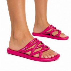 Klapki damskie Ipanema 83606 MEU SOL SLIDER FEM. Czerwone klapki damskie Ipanema, na lato, bez wzorów, z materiału, wakacyjne, bez obcasa, bez zapięcia. Za 45.00 zł.