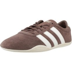 Buty ADIDAS GRAND COURT LO Brązowy. Brązowe obuwie trekkingowe damskie Adidas, z materiału, bez zapięcia. Za 327.20 zł.