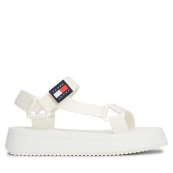 Sandały Tommy Jeans. Sandały damskie Tommy Jeans, bez wzorów, z jeansu, bez obcasa, na płaskiej podeszwie, bez zapięcia. Za 329.99 zł.