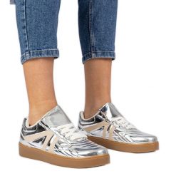 Srebrne sneakersy trampki damskie lakierowane srebrny. Szare trampki i tenisówki damskie bez wzorów, z lakierowanej skóry, przed kostkę, bez zapięcia. Za 75.21 zł.
