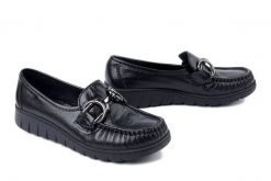 SOLO 068W czarny nova.pl, półbuty damskie. Czarne półbuty damskie Solo, bez wzorów, ze skóry, bez obcasa, bez zapięcia. Za 264.90 zł.