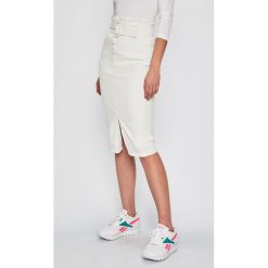 Answear - Spódnica. Białe spódnice damskie ANSWEAR, l, bez wzorów, z materiału, z podwyższonym stanem, midi, ołówkowe. W wyprzedaży za 59.90 zł.