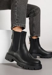 Czarne Botki Sztyblety z Metaliczną Aplikacją z Tyłu Naluneia. Czarne botki damskie Born2be, z aplikacjami, z jeansu, bez obcasa, na płaskiej podeszwie, bez zapięcia. Za 149.99 zł.