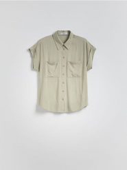 Koszula z krótkim rękawem - oliwkowy. Zielone koszule damskie Reserved, l, bez wzorów, z wiskozy, bez kołnierzyka, bez ramiączek. Za 79.99 zł.