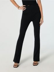 Legginsy z rozszerzaną nogawką - czarny. Czarne legginsy damskie Sinsay, bez wzorów. Za 29.99 zł.