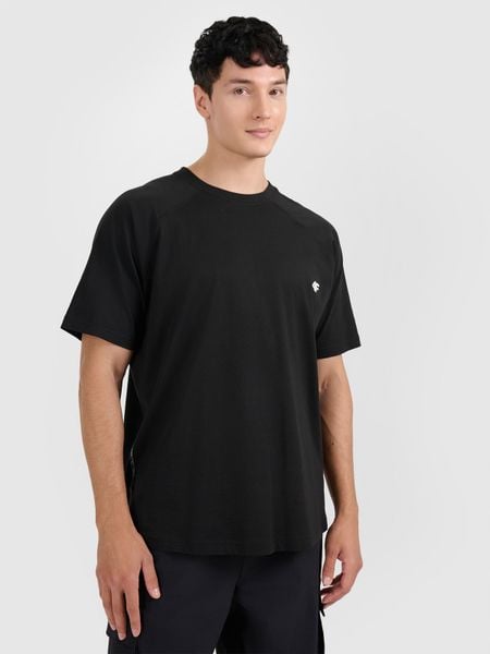 4F T-shirt oversize gładki męski - czarny L. Czarne t-shirty męskie 4F, l, bez wzorów, z bawełny, bez kołnierzyka, bez ramiączek. W wyprzedaży za 59.99 zł.