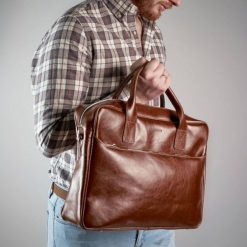 Torba Męska na Laptop R12 Brødrene Jasny Brąz. Torby na laptopa damskie bez wzorów, ze skóry. Za 459.00 zł.