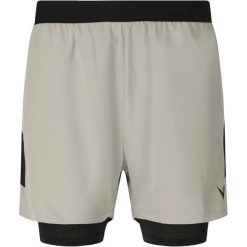 Szorty Virtus Dylan V2. Szare szorty męskie VIRTUS, bez wzorów. Za 256.50 zł.