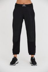 AERONAUTICA MILITARE Czarne spodnie dresowe Pantalone Felpa. Czarne spodnie dresowe damskie Aeronautica Militare, bez wzorów, z dresówki. W wyprzedaży za 459.99 zł.