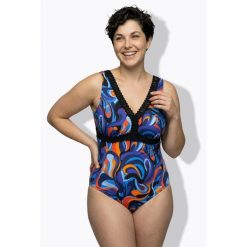 Damskie Strój kąpielowy wzór w fale miękkie miseczki zamek błyskawiczny. Niebieskie stroje kąpielowe damskie Ulla Popken, plus size, bez wzorów, z elastanu. W wyprzedaży za 191.99 zł.