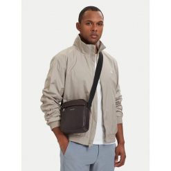 Saszetka Calvin Klein. Brązowe saszetki i nerki męskie Calvin Klein, małe. Za 329.99 zł.