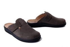 DR. BRINKMANN 600058-09 grau, klapki męskie. Szare klapki męskie Dr. Brinkmann, bez wzorów, ze skóry, bez zapięcia. Za 290.43 zł.