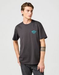 MESKA KOSZULKA WRANGLER SMALL LOGO TEE FADED BLACK 112362800. Czarne t-shirty męskie Wrangler, xl, bez wzorów, bez kołnierzyka, bez ramiączek. Za 79.99 zł.