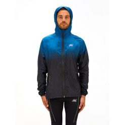 Kurtka wiatroszczelna męska do biegania i na szlak PERFORMANCE WINDBREAKER. Niebieskie kurtki męskie BODYCROSS, na zimę, m, bez wzorów, z materiału, sportowe, bez kaptura. Za 739.99 zł.
