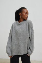 Sweter oversize z bufiastym rękawem SZARY - RIVERO-UNI. Szare swetry nierozpinane damskie Marsala, na zimę, bez wzorów, z wełny, wizytowe, bez kołnierzyka, bez ramiączek. Za 249.90 zł.