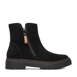Botki Lasocki. Czarne botki damskie Lasocki, bez wzorów, bez obcasa, na płaskiej podeszwie, bez zapięcia. Za 259.99 zł.