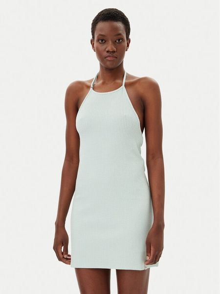 Calvin Klein Jeans Sukienka codzienna J20J225286 Niebieski Slim Fit. Niebieskie sukienki damskie Calvin Klein Jeans, na co dzień, s, bez wzorów, z jeansu, bez kołnierzyka, bez ramiączek, proste. Za 179.99 zł.