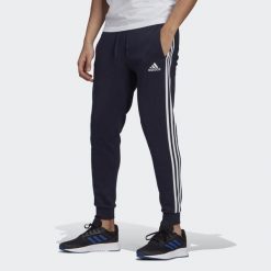 Essentials Fleece Fitted 3-Stripes Pants. Białe spodnie sportowe męskie Adidas, s, bez wzorów, do piłki ręcznej. Za 145.00 zł.