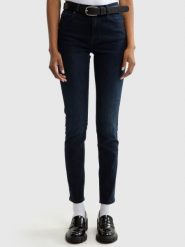 Jeansy damskie skinny granatowe Adela 730. Niebieskie jeansy damskie BIG STAR, bez wzorów, z bawełny, z podwyższonym stanem. W wyprzedaży za 229.99 zł.