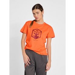 Damski bawełniany T-shirt Hummel OFF - Grid. Brązowe t-shirty damskie Hummel, bez wzorów, z bawełny, casualowe, bez kołnierzyka, bez ramiączek. Za 125.50 zł.
