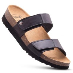 Klapki damskie lifestylowe SCHOLL LUSAKA 2.0 sandały na lato. Czarne klapki damskie Scholl, na lato, bez wzorów, sportowe, bez obcasa, bez zapięcia. Za 358.30 zł.