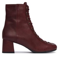 Botki Fly London. Czerwone botki damskie Fly London, bez wzorów, bez obcasa, na słupku, bez zapięcia. Za 984.99 zł.