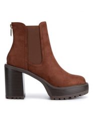 Nine West Botki WFA3374-1 Brązowy. Brązowe botki damskie Nine West, bez wzorów, z materiału, bez obcasa, na słupku, bez zapięcia. W wyprzedaży za 179.99 zł.