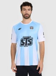 4F Koszulka klubowa wyjazdowa z sezonu 2025/26 z możliwością personalizacji męska 4F x Mazur Radzymin - niebieska XS. Niebieskie t-shirty męskie 4F, l, bez wzorów, z dzianiny, bez kołnierzyka, bez ramiączek. Za 269.99 zł.