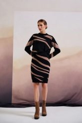 Sweter w zwierzęcy wzór czarny. Czarne swetry nierozpinane damskie MOODO, l, bez wzorów, z poliamidu, bez kołnierzyka, bez ramiączek. Za 139.99 zł.