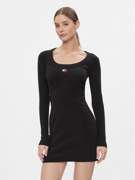 Tommy Jeans Sukienka dzianinowa Tjw Badge Rib Bodycon Ls DW0DW17424 Czarny Slim Fit. Czarne sukienki damskie Tommy Jeans, l, bez wzorów, z bawełny, bez kołnierzyka, bez ramiączek, bodycon. Za 219.99 zł.