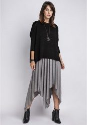 Gładki Sweter Oversize z Połyskującą Nitką - Czarny. Czarne swetry nierozpinane damskie MKM, l, bez wzorów, z materiału, bez kołnierzyka, bez ramiączek. Za 149.90 zł.