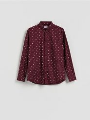 Koszula slim fit w świąteczny wzór - bordowy. Czerwone koszule męskie Reserved, l, bez wzorów, z bawełny, wizytowe, bez kołnierzyka, bez ramiączek. Za 99.99 zł.