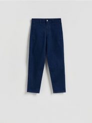 Jeansy chino - granatowy. Niebieskie jeansy damskie Reserved, bez wzorów, z denimu. Za 129.99 zł.