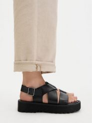 G-Star Raw Sandały CEO-WI16-AVA-01 Czarny. Czarne sandały damskie G-Star, bez wzorów, ze skóry, bez obcasa, na płaskiej podeszwie, bez zapięcia. Za 155.99 zł.