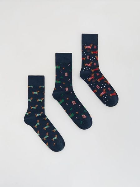 3 pack świątecznych skarpet - granatowy. Niebieskie skarpety męskie Reserved, bez wzorów. Za 39.99 zł.
