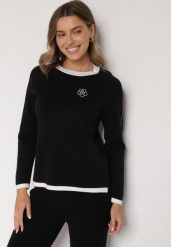 Czarny Sweter Ozdobiony Paskami i Aplikacją Tusanne. Czarne swetry nierozpinane damskie Born2be, uniwersalny, z aplikacjami, z jeansu, eleganckie, bez kołnierzyka, bez ramiączek. Za 69.99 zł.