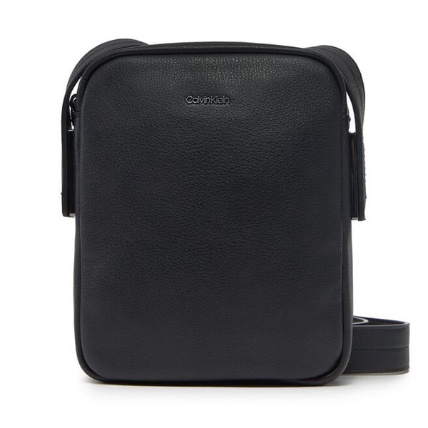 Saszetka Calvin Klein. Czarne saszetki i nerki męskie Calvin Klein, bez wzorów. Za 239.99 zł.