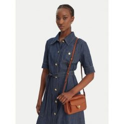 Torebka Coccinelle. Brązowe listonoszki damskie Coccinelle, bez wzorów, bez dodatków. Za 1,049.00 zł.