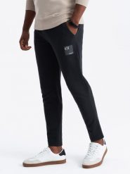 Męskie spodnie dresowe z logotypem – czarne V1 OM-PASK-0167 - XXL. Czarne spodnie sportowe męskie Ombre Clothing, l, bez wzorów, z bawełny. Za 131.99 zł.
