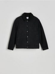 Jeansowa kurtka sherpa - czarny. Czarne kurtki męskie Reserved, l, bez wzorów, z denimu, bez kaptura. W wyprzedaży za 99.99 zł.