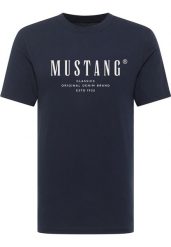 Męski T-Shirt Mustang Style Alex Dark Sapphire 1017998 4136. Niebieskie t-shirty męskie Mustang, m, bez wzorów, bez kołnierzyka, bez ramiączek. Za 79.99 zł.