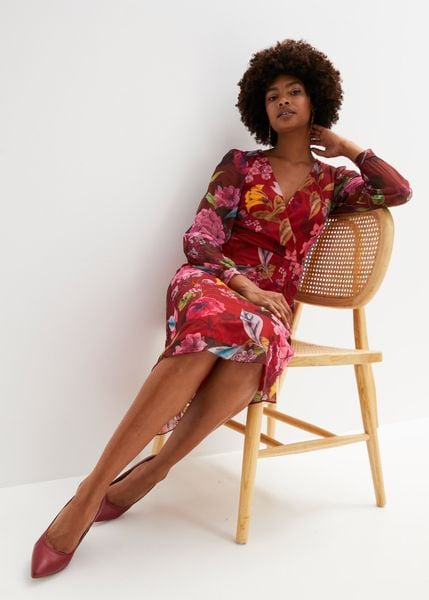 Sukienka midi. Czerwone sukienki damskie bonprix, bez wzorów, bez kołnierzyka, bez ramiączek, midi, kopertowe. Za 179.99 zł.