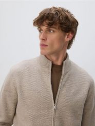 Rozpinany sweter ze stójką - beżowy. Brązowe swetry męskie Reserved, l, bez wzorów, z dzianiny, bez kołnierzyka, bez ramiączek. Za 139.99 zł.