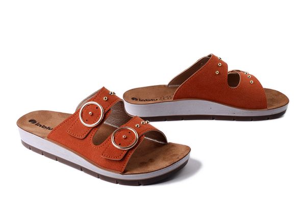 INBLU CP-54 089 rdzawy, klapki damskie. Czerwone klapki damskie Inblu, na lato, bez wzorów, bez obcasa, bez zapięcia. Za 95.99 zł.