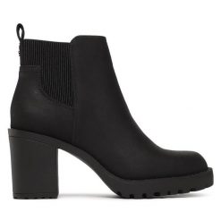 Botki ONLY. Czarne botki damskie ONLY, bez wzorów, bez obcasa, na słupku, bez zapięcia. Za 279.99 zł.