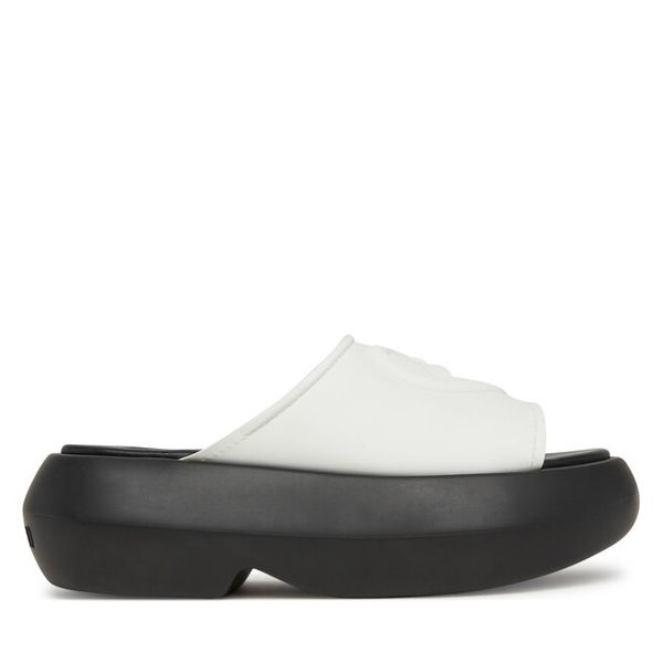 Klapki LOVE MOSCHINO. Białe klapki damskie Love Moschino, bez wzorów, bez obcasa, bez zapięcia. Za 849.99 zł.