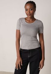 Szary Prążkowany T-shirt Ozdobiony po Bokach Marszczeniem Nedisa. Szare t-shirty damskie Born2be, m, bez wzorów, z jeansu, bez kołnierzyka, bez ramiączek. Za 49.99 zł.