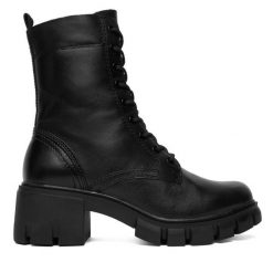 Trzewiki Tamaris. Czarne botki damskie Tamaris, bez wzorów, bez obcasa, na słupku, bez zapięcia. Za 379.99 zł.